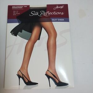 Hanes Silk Reflections‎ Silky Sheer Non Control Top Sandalfoot Pantyhose NEW